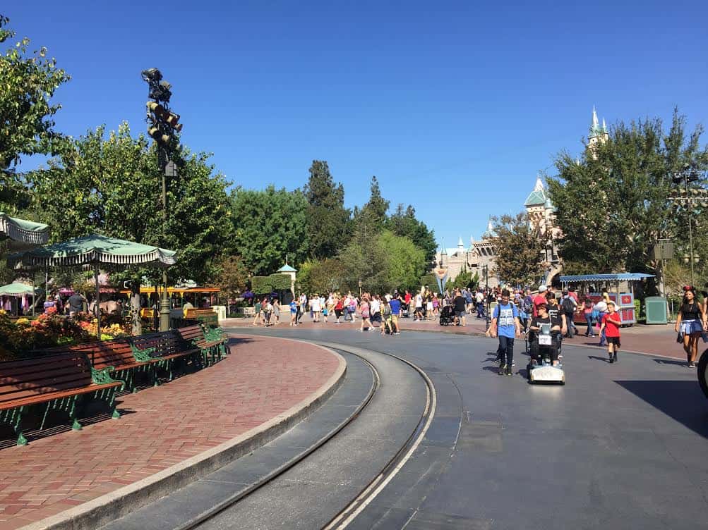 best day of the week to go to Disneyland