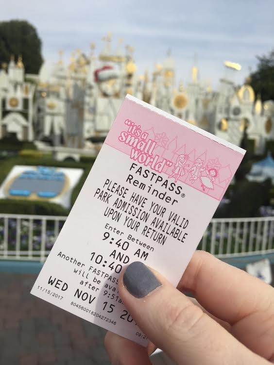 it's a small world holiday FASTPASS