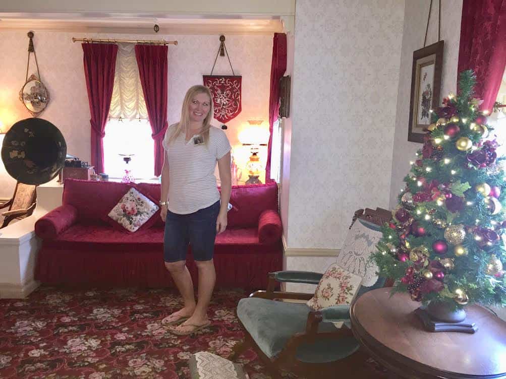 Walk In Walt S Footsteps Disneyland Tour The Hiest Blog On Earth Visit Walt S Apartment In Disneyland Park