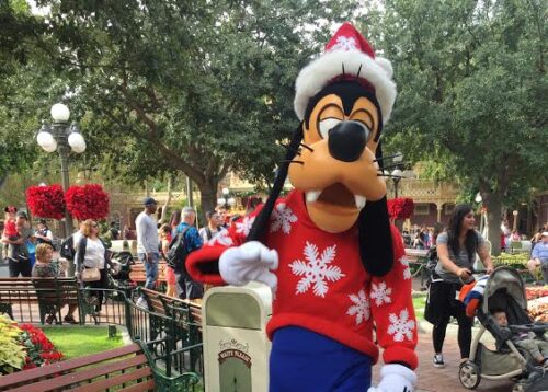 Goofy dressed up for the holidays