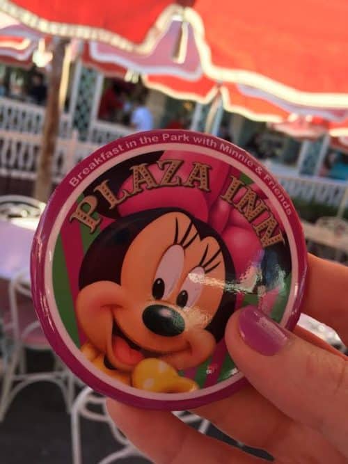 Minne & Friends character dining button