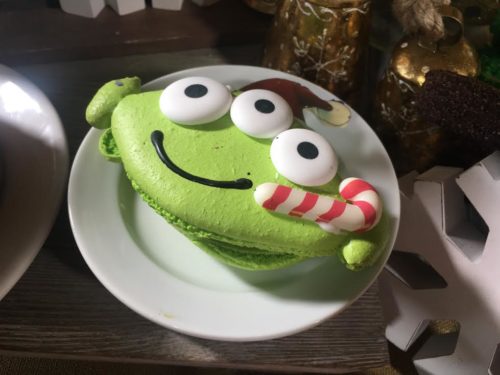Green Alien Holiday Macaron