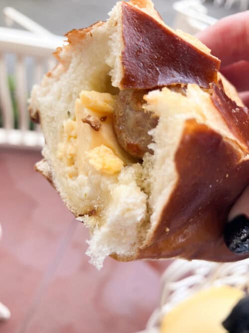 Disneyland Breakfast Cheesy Pretsel Bread Disneyland Breakfast Cheesy Pretsel Bread