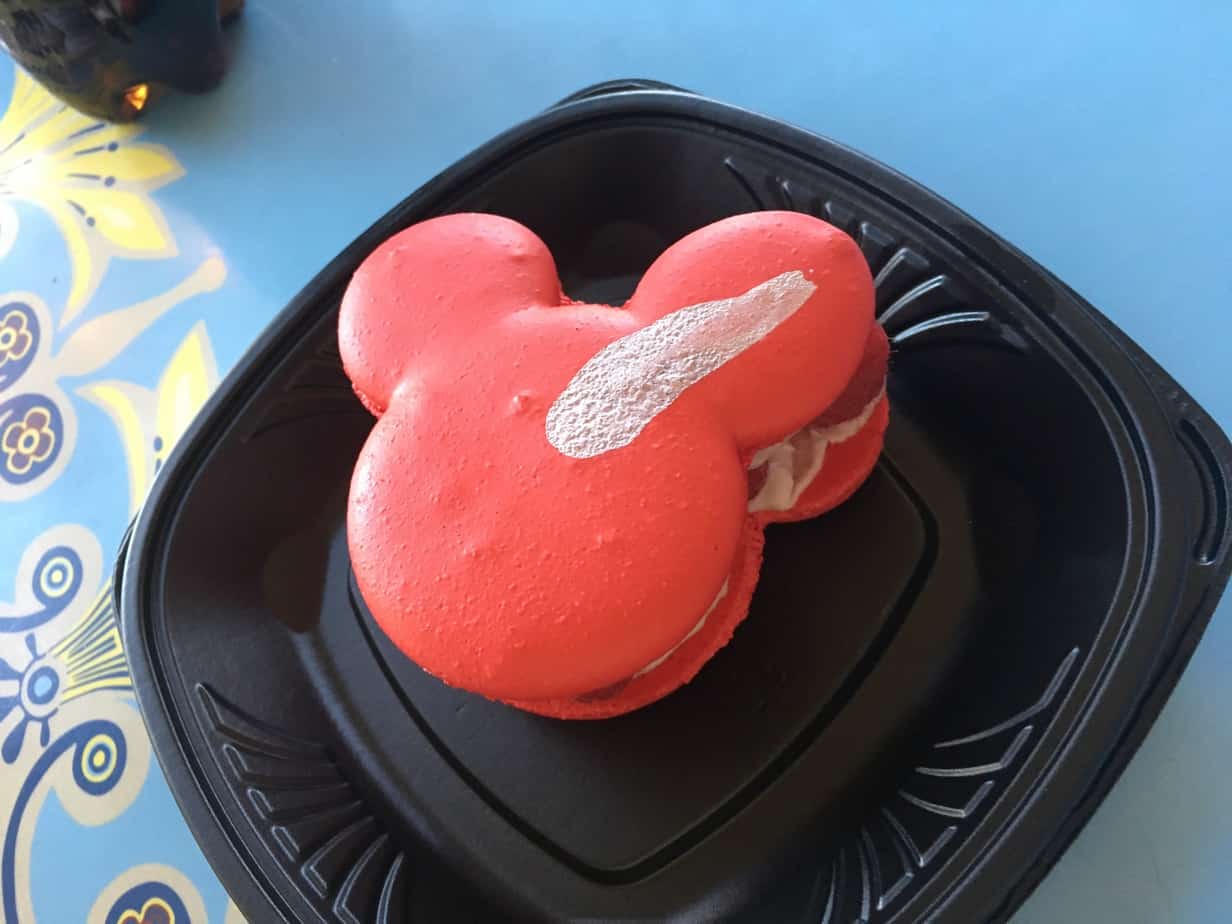 Raspberry macaroon