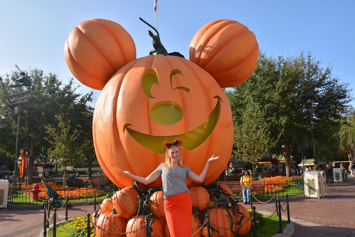 10-reasons-to-visit-disneyland-during-halloween-time-the-happiest