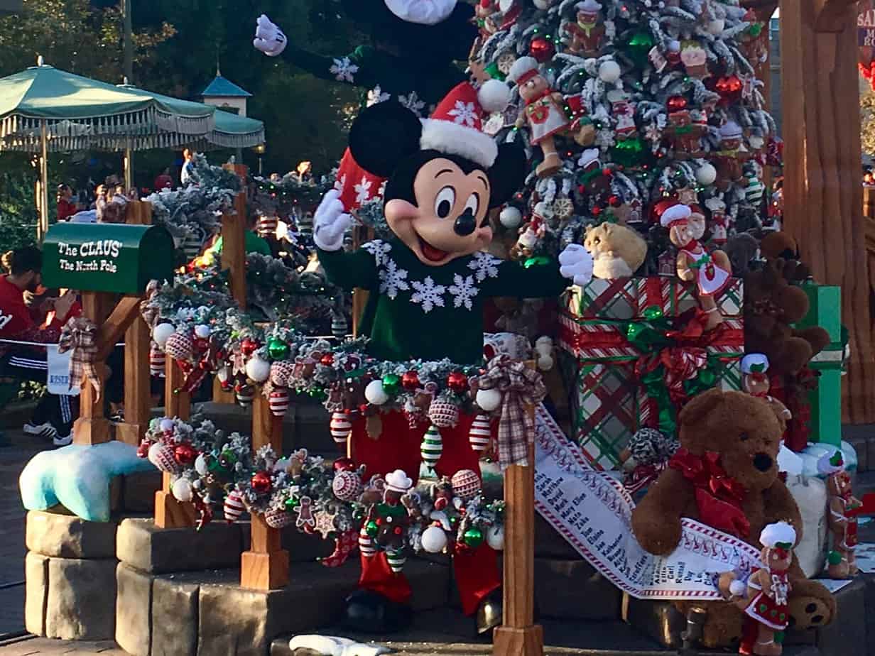 Mickey Christmas Disneyland