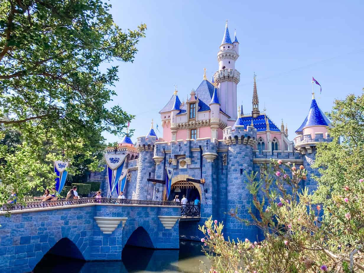 The Disneyland Hotel Deals & Review : Plus Villas!