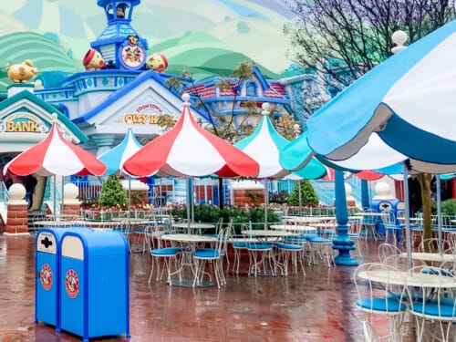 Toontown tables and chairs